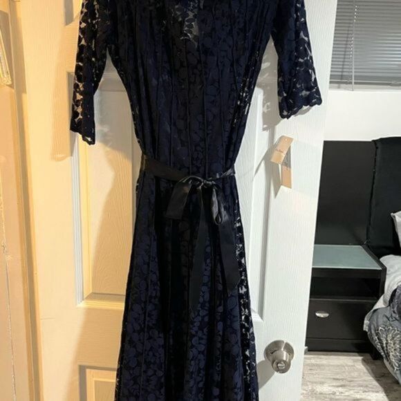 TERI JON lace pintuck gown size 4. NWT. Exquisite detail - Picture 4 of 7